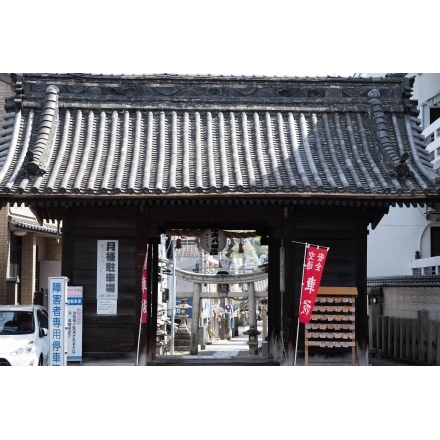 亀山八幡宮（久保八幡神社）の山門